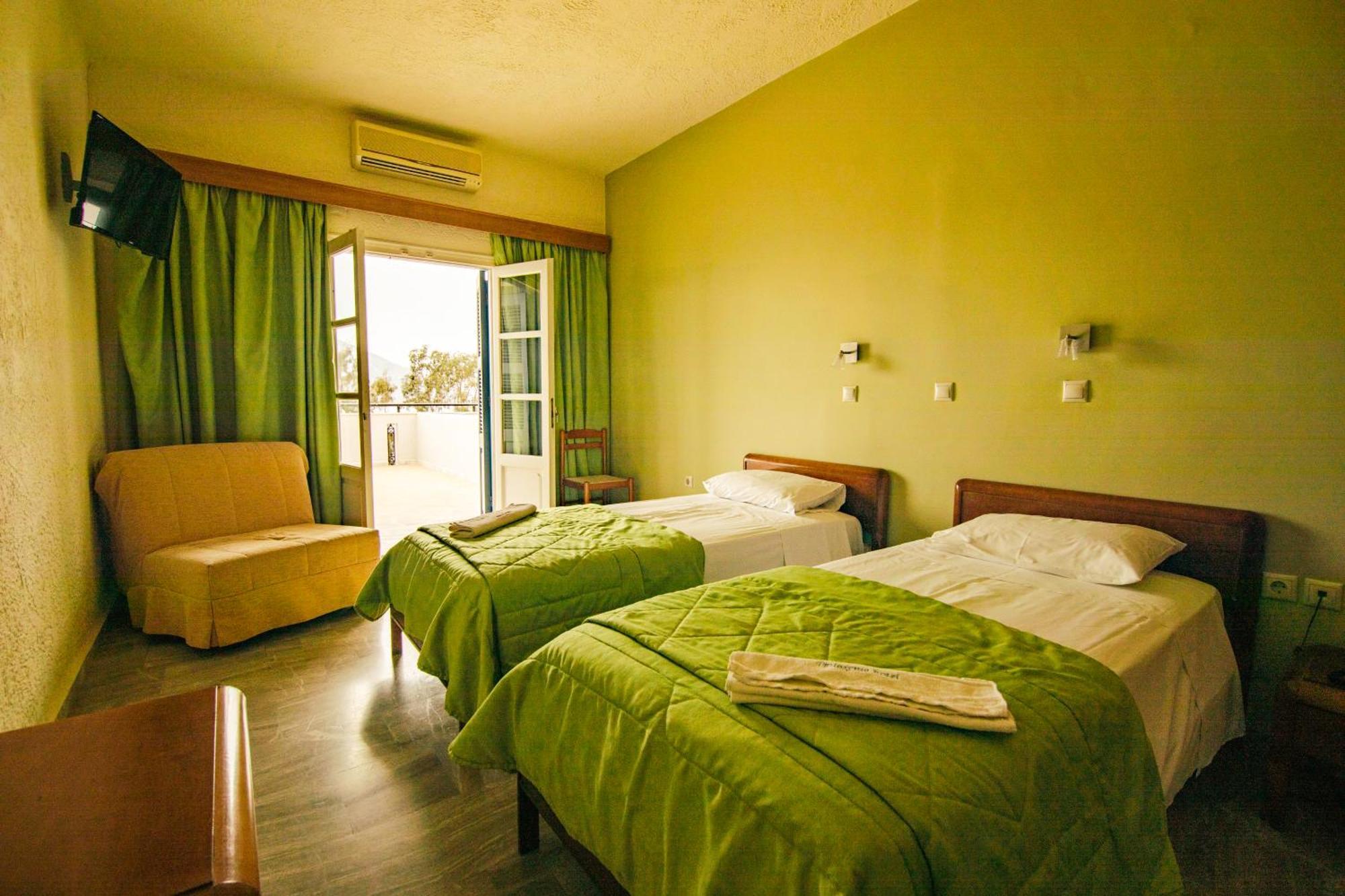 Hotel Philoxenia มาซูรี ภายนอก รูปภาพ