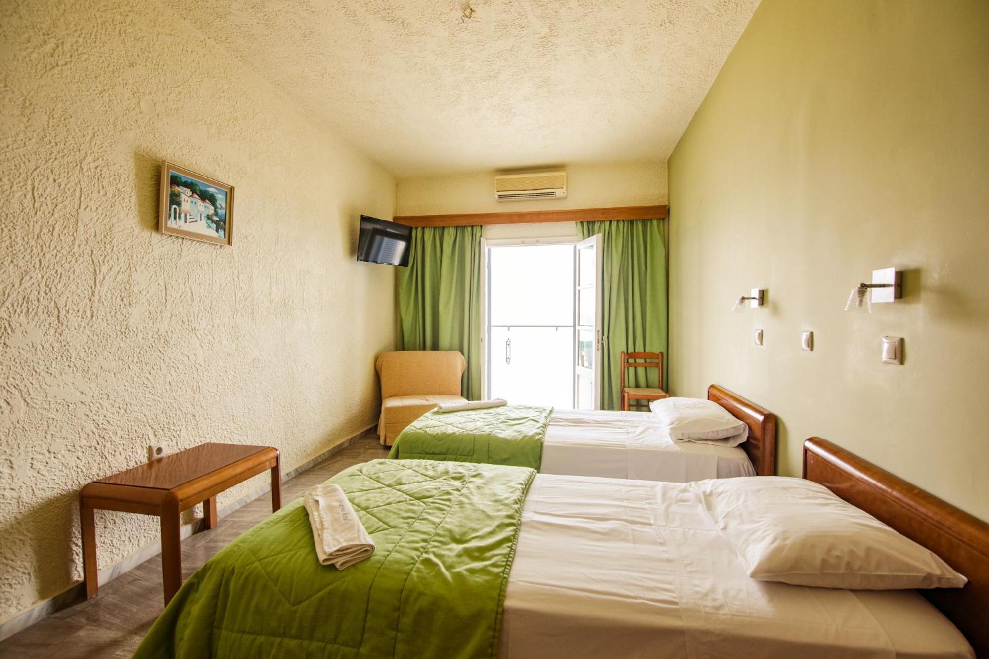 Hotel Philoxenia มาซูรี ภายนอก รูปภาพ