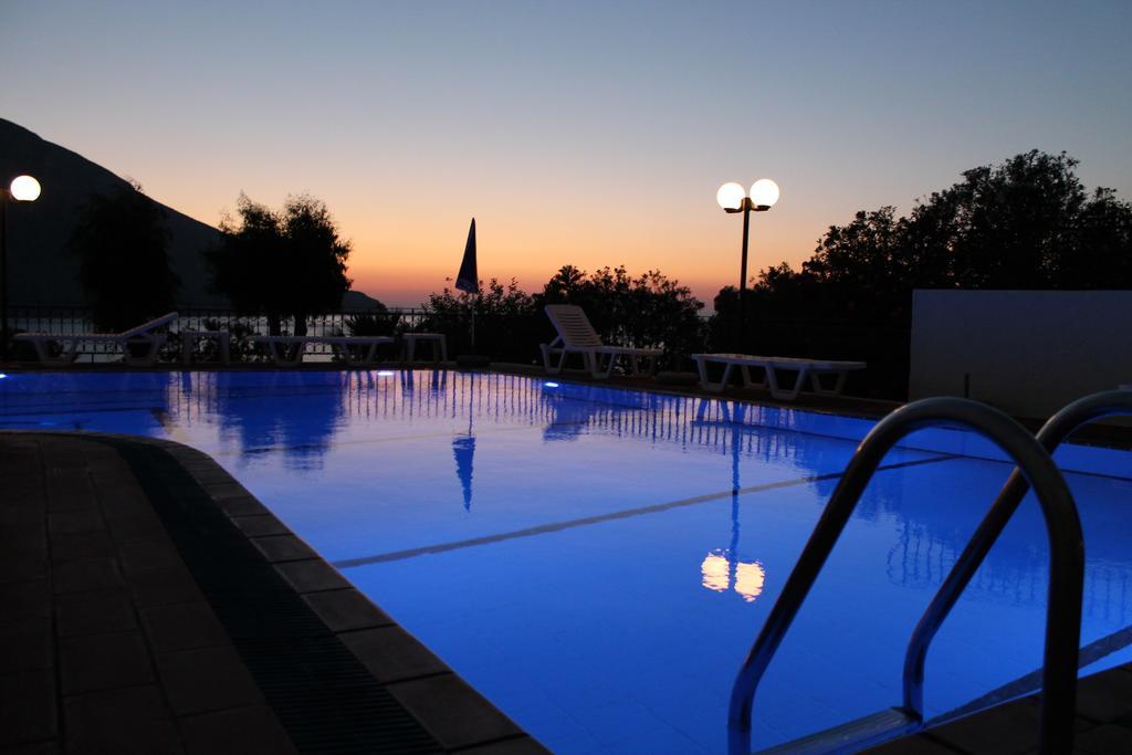 Hotel Philoxenia มาซูรี ภายนอก รูปภาพ