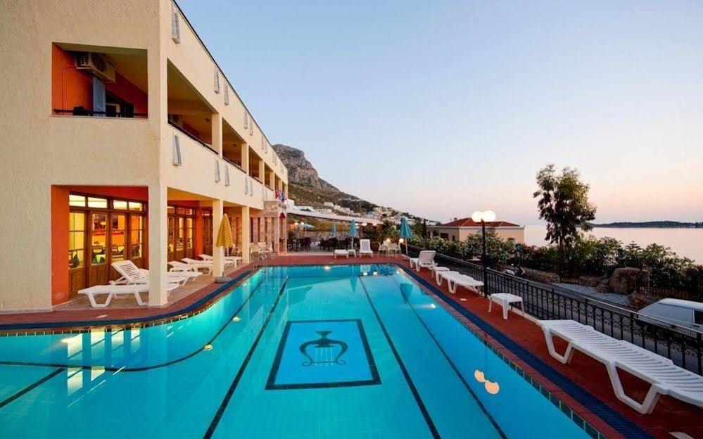 Hotel Philoxenia มาซูรี ภายนอก รูปภาพ